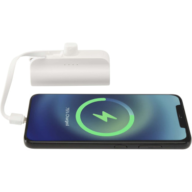 Logotrade Werbegeschenke das Foto: Alnair 10 W 5000 mAh Typ C Powerbank aus recyceltem Kunststoff mit integriertem Klappständer und 2 in 1 Kabel