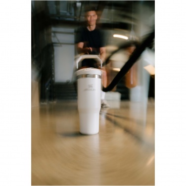 Logo trade firmakingitused foto: Stanley 890 ml IceFlow™ kõrrega termoskruus