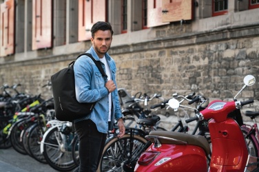 Logotrade reklaamkingituse foto: Bobby Pehme vargusevastane seljakott