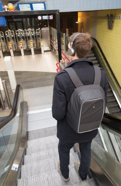 Logotrade ärikingitused pilt: Swiss Peak AWARE™ vargusvastane 15,6-tolline sülearvuti seljakott