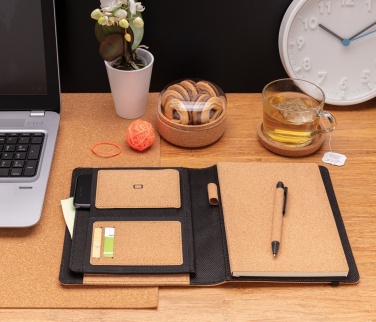 Logotrade reklaamkingitused pilt: Deluxe korgist portfolio A5 koos pliiatsiga