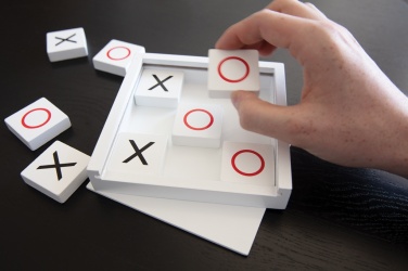 Logo trade ärikingi pilt: Deluxe Tic Tac Toe mäng