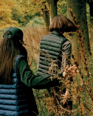 Logo trade firmakingituse pilt: Iqoniq Meru naiste taaskasutatud polüestrist vest