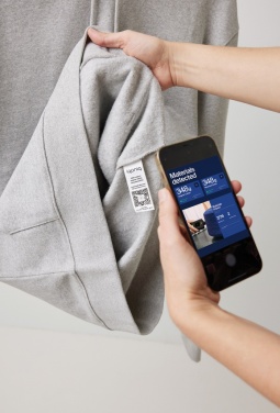 Logotrade reklaamkingi foto: Iqoniq Torres taaskasutatud puuvillast kapuutsiga pusa