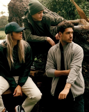 Logotrade firmakingid pilt: Iqoniq Logani taaskasutatud polüestrist tuulejope