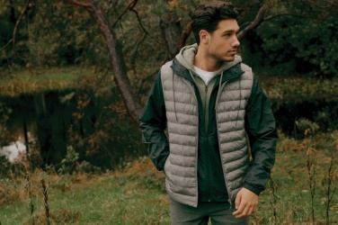 Logotrade meened pilt: Iqoniq Logani taaskasutatud polüestrist tuulejope