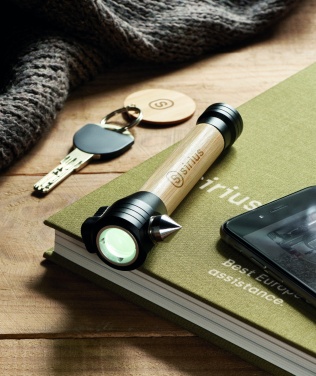 Logotrade reklaamkingitused pilt: 3-ühes bambusest taskulamp koos avariivasara ja turvavöölõikuriga