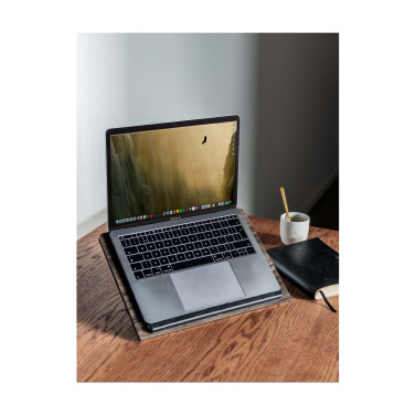Logotrade ärikingituse foto: Gusta sülearvuti alus