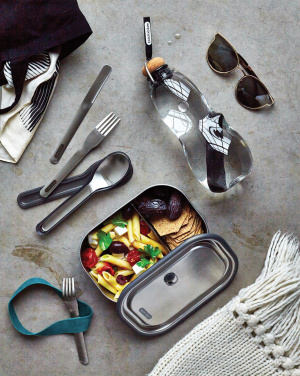 Logotrade reklaamkingituse foto: Must+Blum söögiriistade komplekt