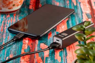 Logotrade mainostuote tuotekuva: Metallinen virtapankki PORT HOPE 2200mAh