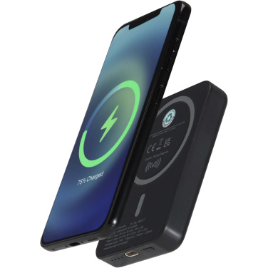 Logotrade mainoslahja tuotekuva: Acrab 5 000 mAh:n ja 15 W:n magneettinen langaton varavirtalähde, jossa 20 W:n PD – valmistettu kierrätetystä muovista