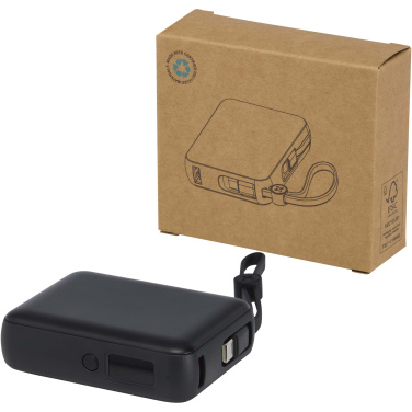 Logo trade liikelahjat mainoslahjat kuva: Acrux 10 000 mAh:n ja 35 W:n tablettivirtalähde, jossa sisäänrakennettu Type-C-kaapeli – valmistettu kierrätetystä muovista