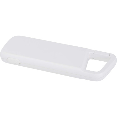 Logotrade biznesa dāvanas foto: Alkes 5000 mAh 12W ūdensizturīgs pārnēsājamais akumulators no pārstrādātas plastmasas ar karabīni