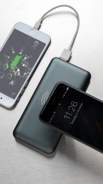 Лого трейд бизнес-подарки фото: 10.000 мАч, быстрая зарядка, 10 Вт, беспроводной внешний аккумулятор