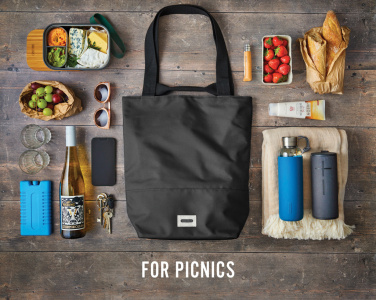 Лого трейд pекламные подарки фото: Черная термосумка-тоут/холодильник Blum 16 л