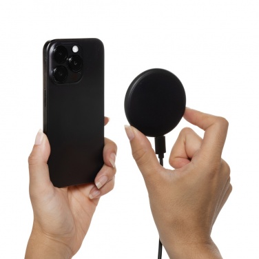 Logotrade presentreklam bild: Magnapad 15W magnetisk 3 i 1 laddningsplatta i RCS rplast